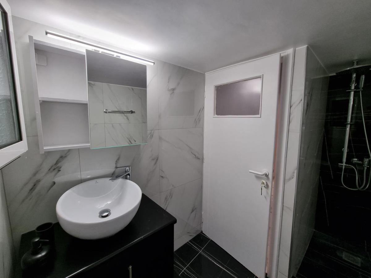 Arman Group Arya Apartment เอเธนส์ ภายนอก รูปภาพ
